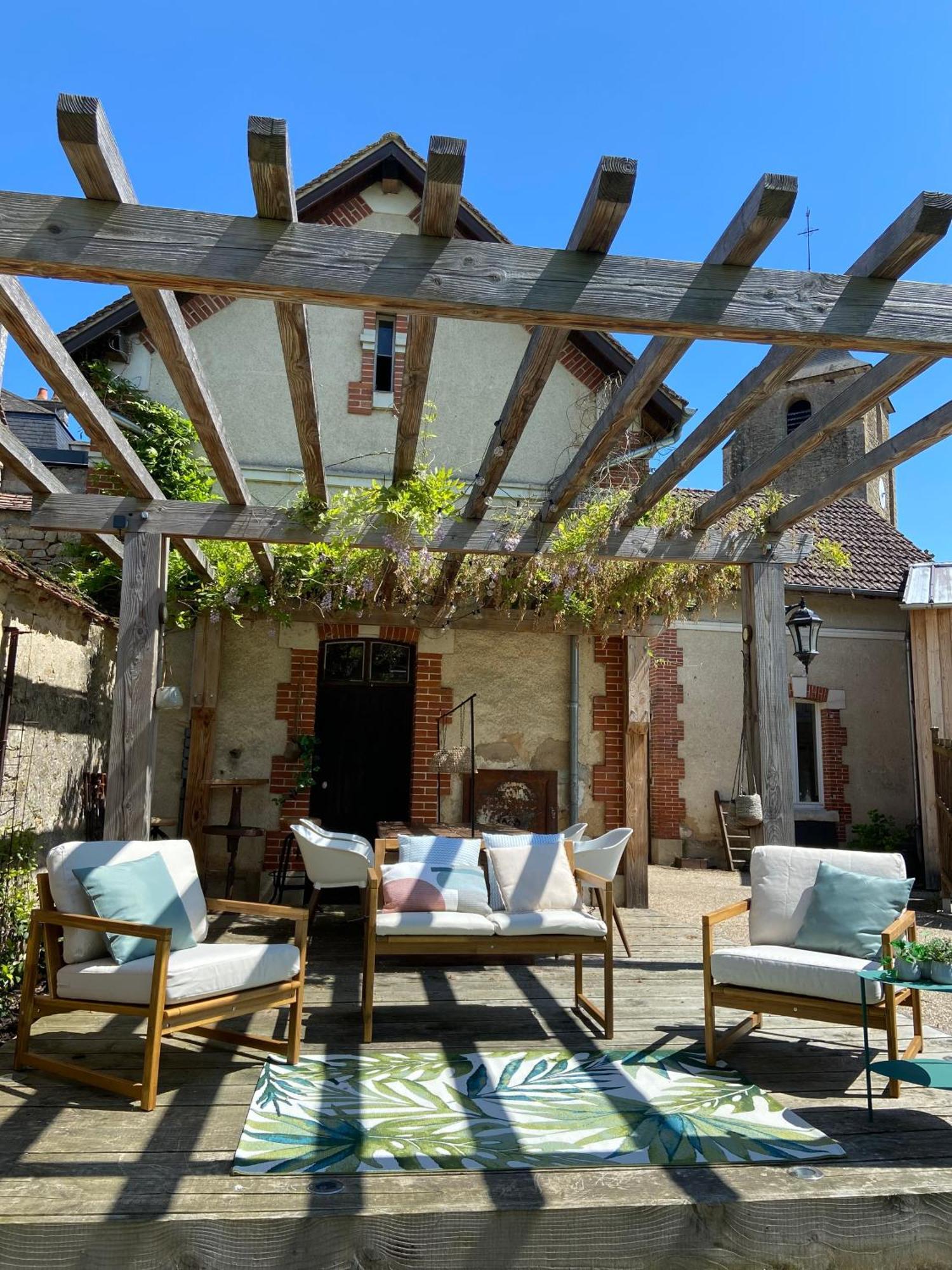 Pool House-L'Hirondelle De Sermizelles- Grand Jardin, Calme Et Nature Aux Portes Du Morvan ภายนอก รูปภาพ